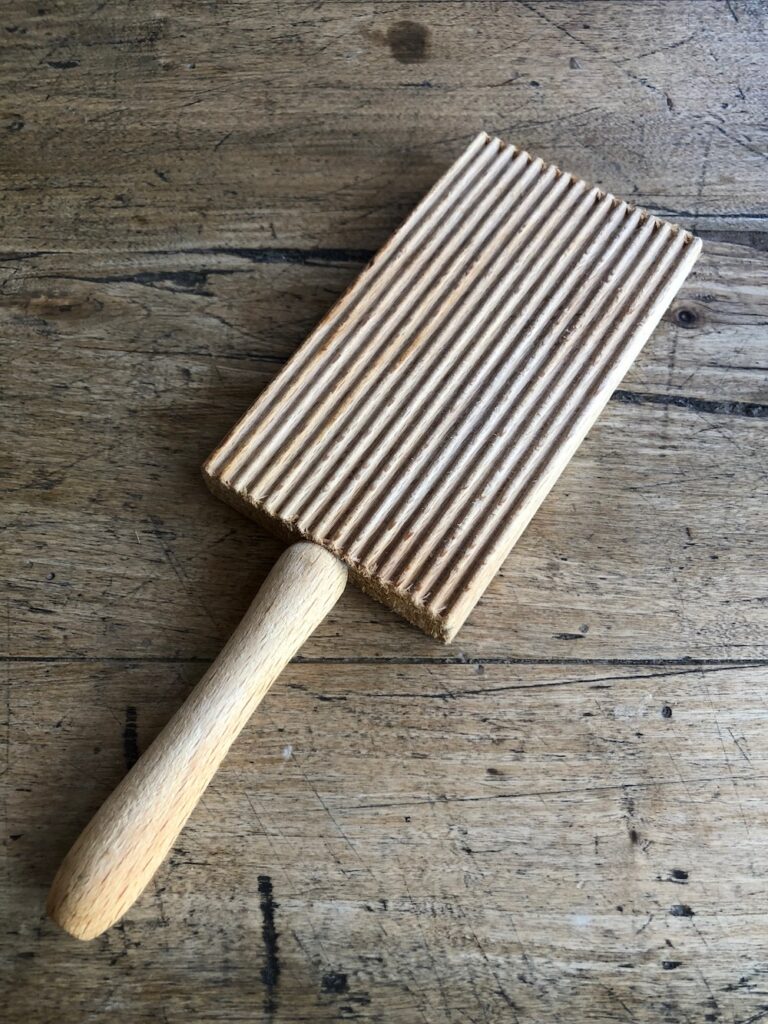 How to use a gnocchi board