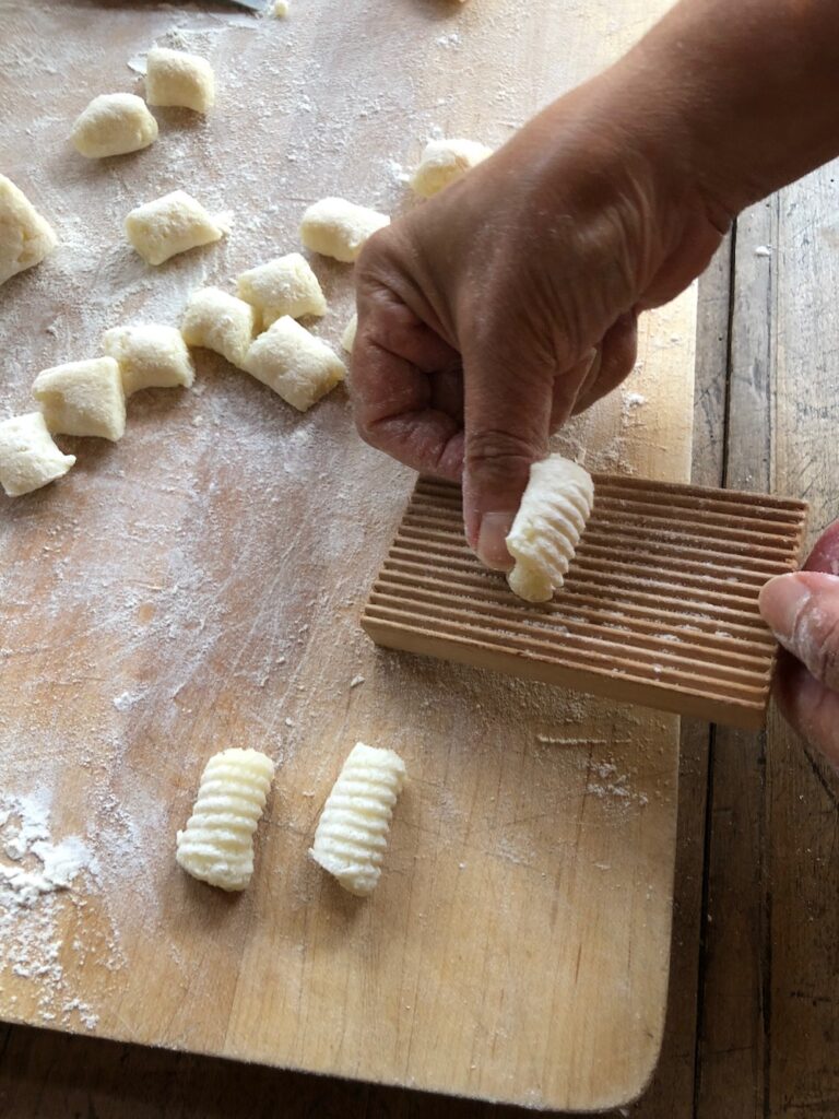 Applying pressure to roll gnocchi